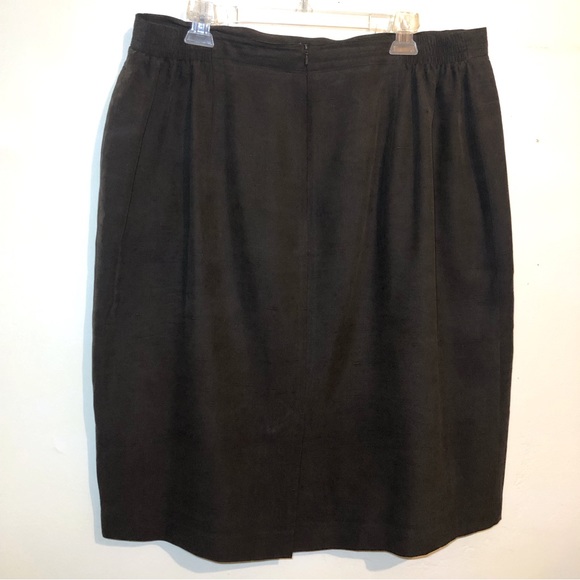 Dana Buchman 100% Silk Skirt in Brown with Back Split, size 20 - Picture 2 of 9